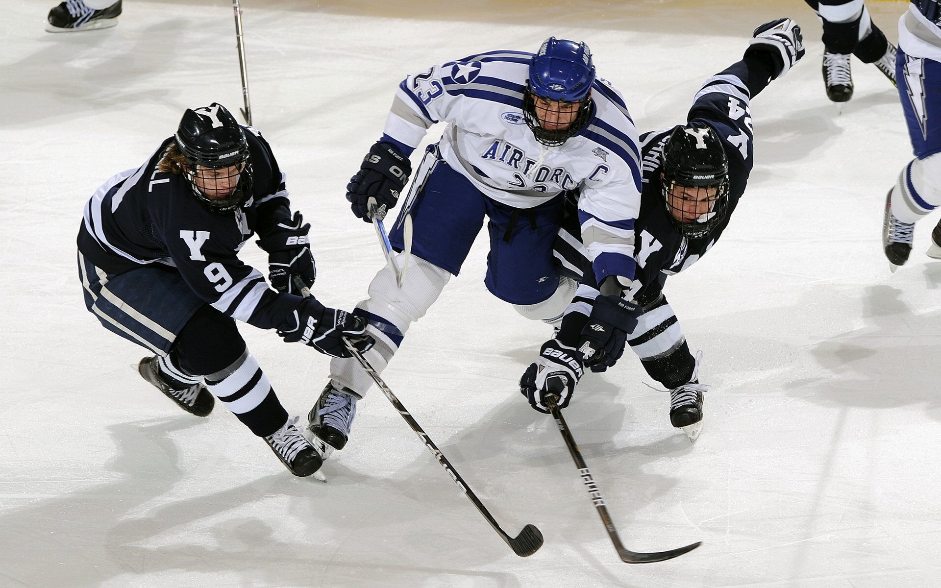 米兰体育-CBA战术板图演变球队打法越来越丰富,篮球战术板画图